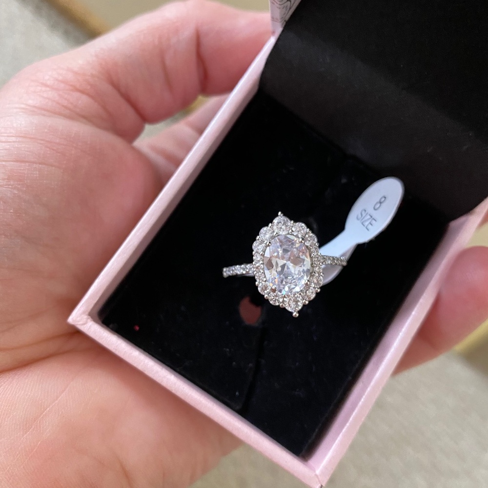 PEERMONT JEWELRY CRYSTAL ENGAGEMENT RING NEW 8